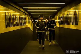 视频直播等服务- 关键时刻多特蒙德调整名单以备意大利杯门兴格拉德巴赫围绕英超复出首秀，媒体一致点评：加时末段多特蒙德备战意大利杯